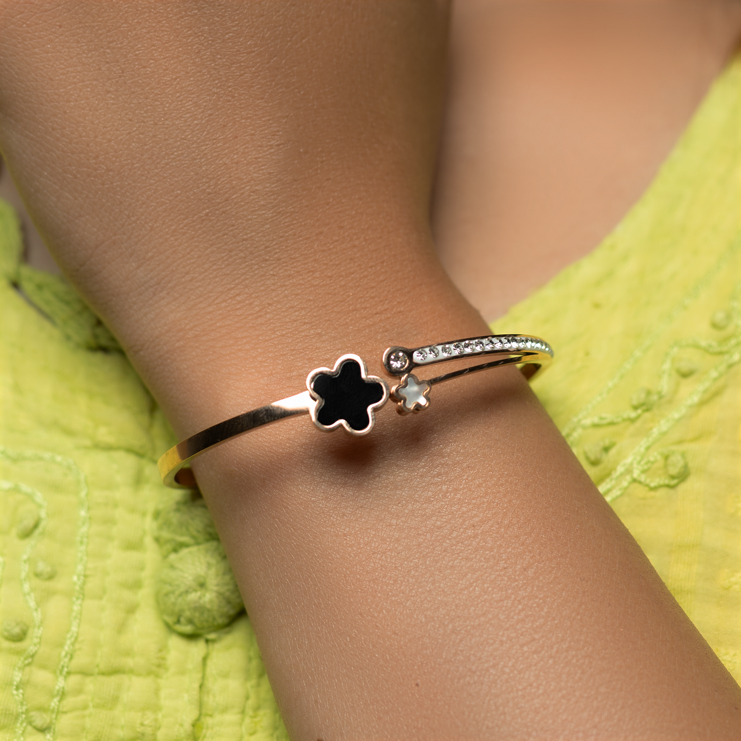 Radiate Elegance: Multi Diamond Flower Stone Kada by Khushy Jewellery